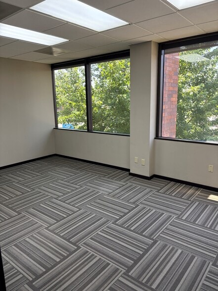 10990 Quivira Rd, Overland Park, KS for lease - Building Photo - Image 3 of 12