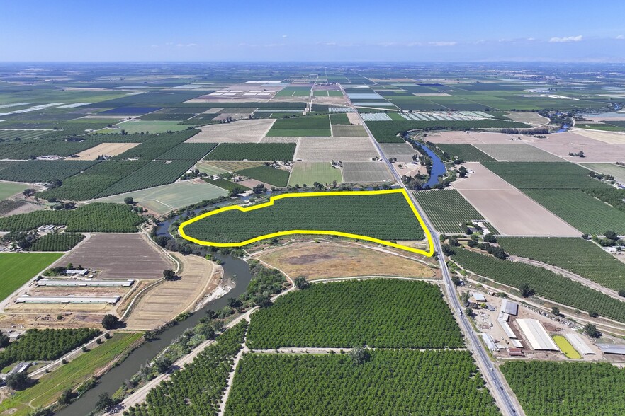 +/-47.12 Acres Almonds, Laton, CA for sale - Building Photo - Image 1 of 12