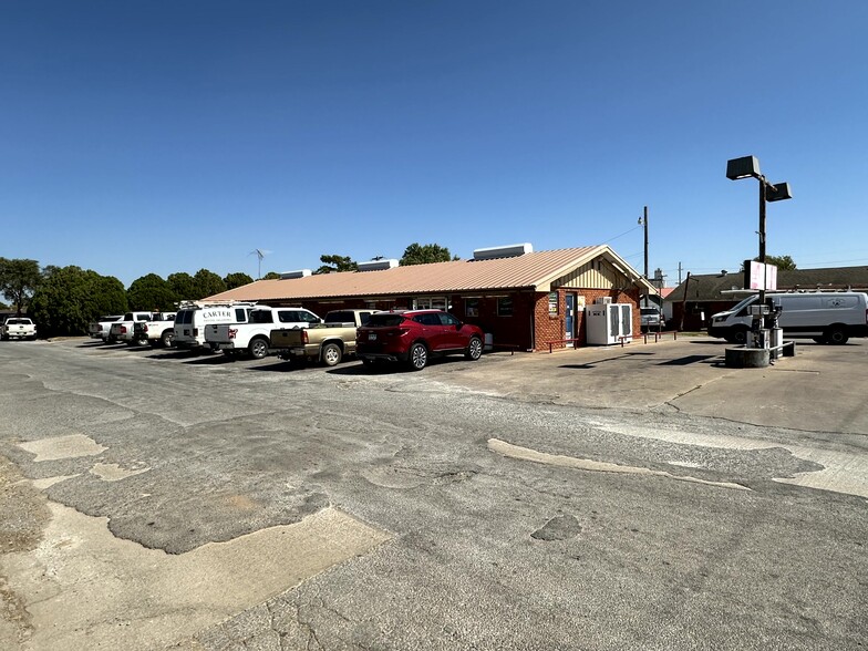 812 Oklahoma ave, Okeene, OK for sale - Primary Photo - Image 1 of 29