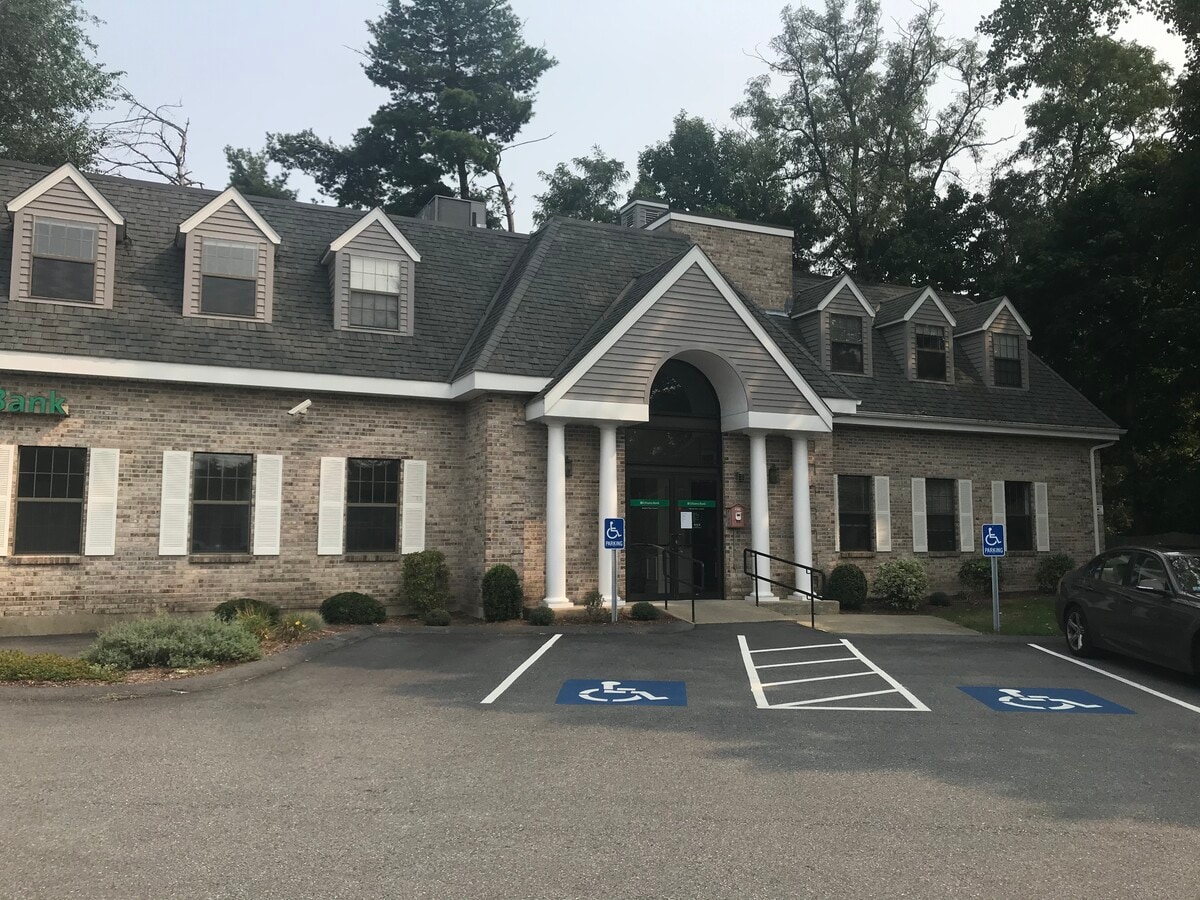 1126 Beacon St, Newton, MA 02461