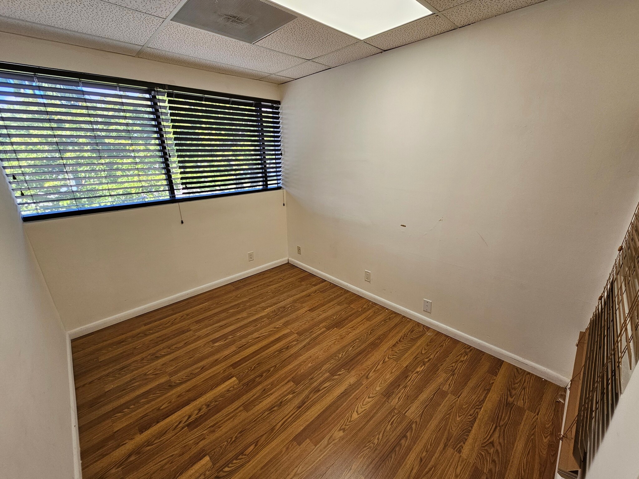 501 Golden Isles Dr, Hallandale Beach, FL for lease Building Photo- Image 1 of 1