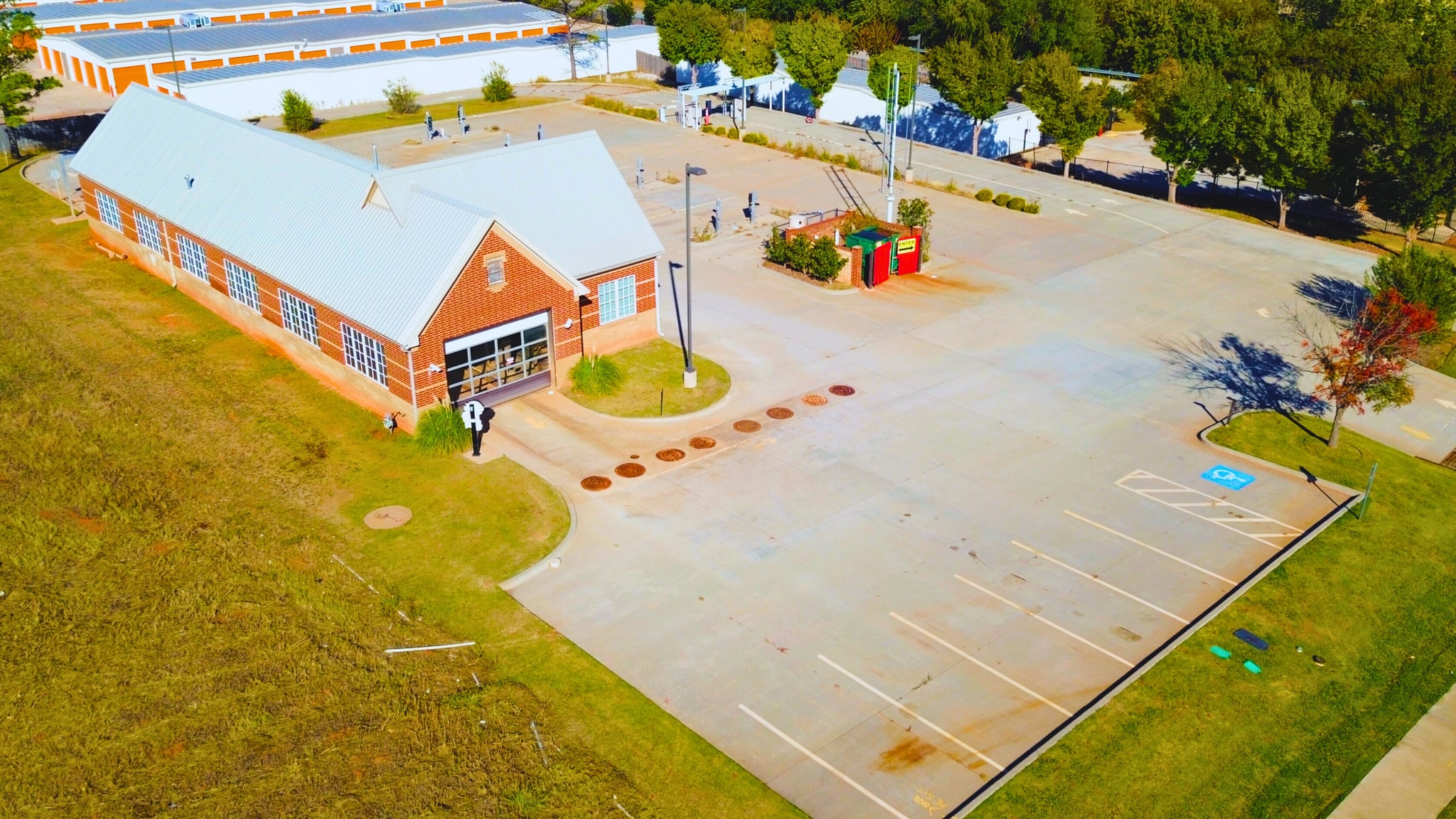 1821 E Memorial Rd, Oklahoma City, OK for lease Building Photo- Image 1 of 4