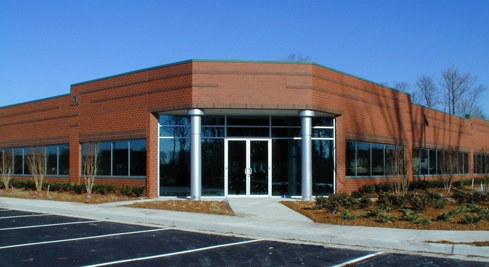 510 Independence Pky, Chesapeake, VA for lease - Building Photo - Image 1 of 5