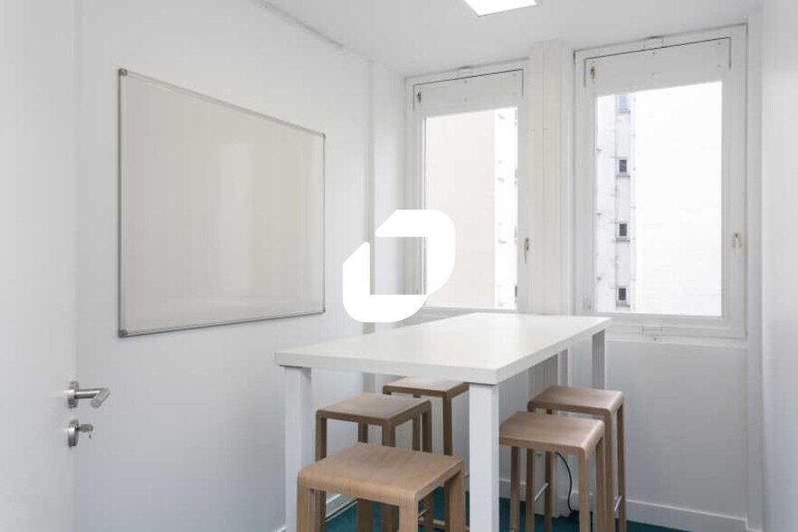 71 Rue Fondary, Paris for lease - Interior Photo - Image 2 of 4