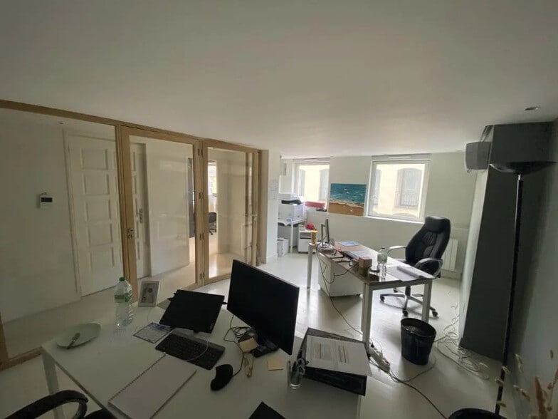 Office in Bordeaux for lease - Interior Photo - Image 3 of 4