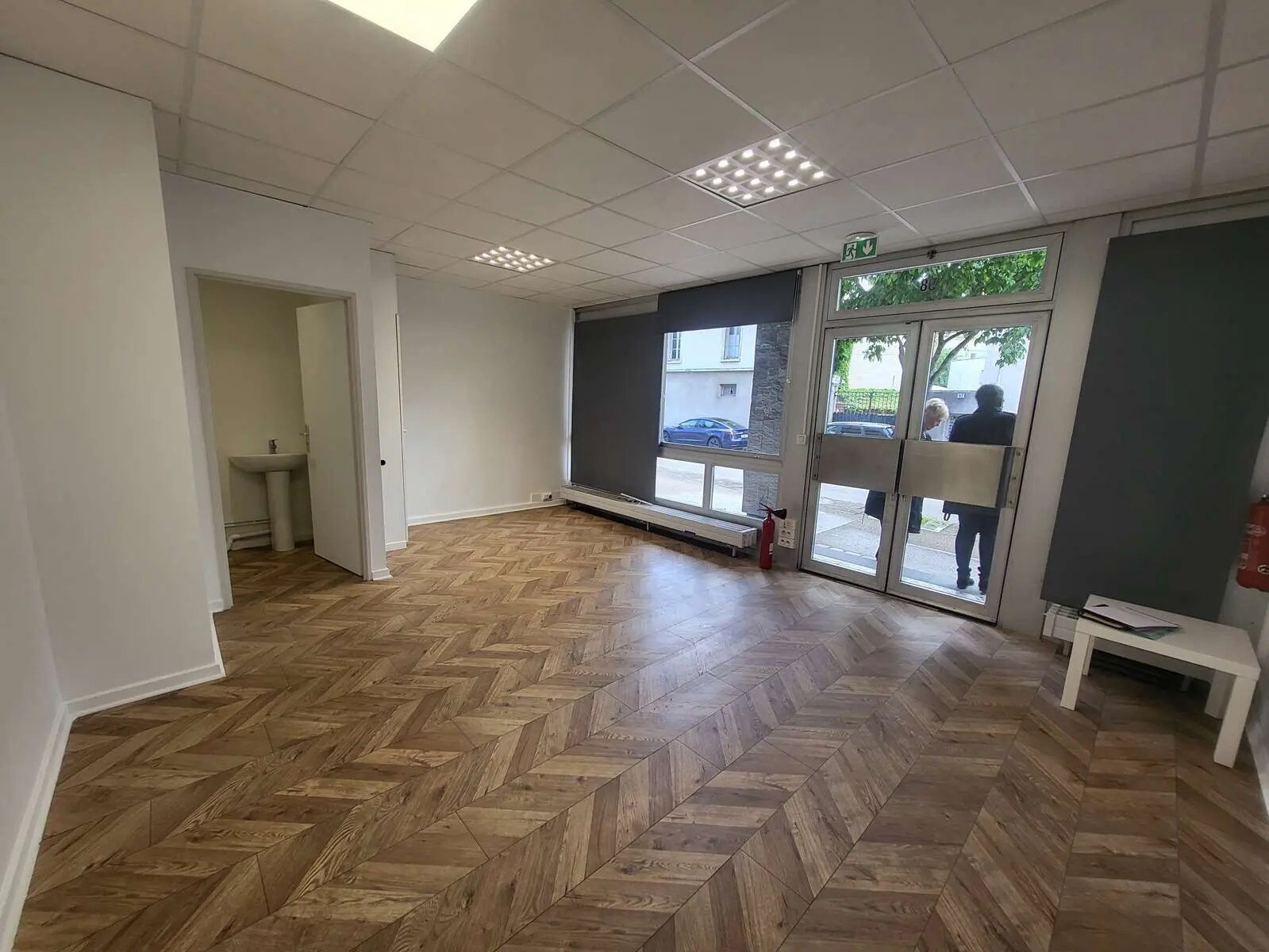 Retail in Saint-Germain-en-Laye for lease Interior Photo- Image 1 of 7