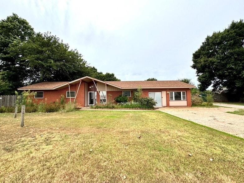 2804 S 4th St, Chickasha, OK for sale - Primary Photo - Image 1 of 18