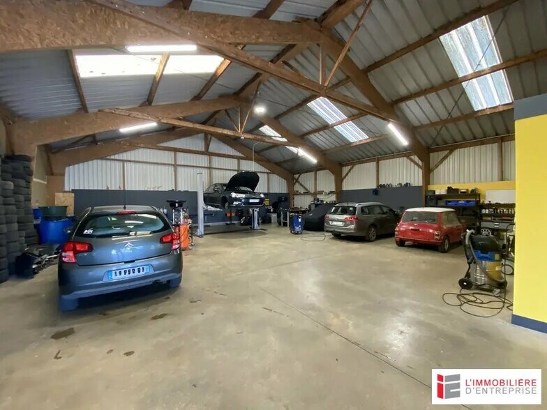 Flex in Rennes for lease - Interior Photo - Image 3 of 5