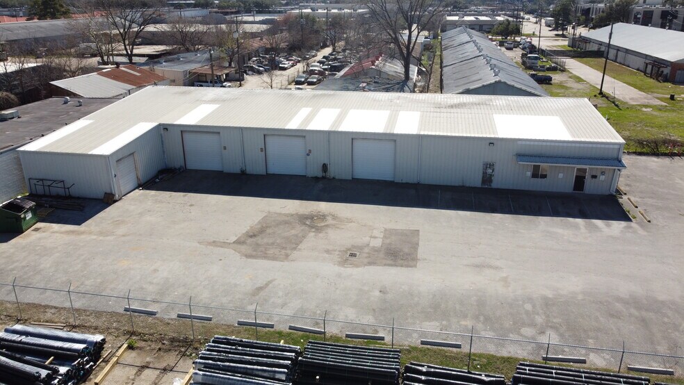 4939 Milwee St, Houston, TX for lease - Building Photo - Image 2 of 4