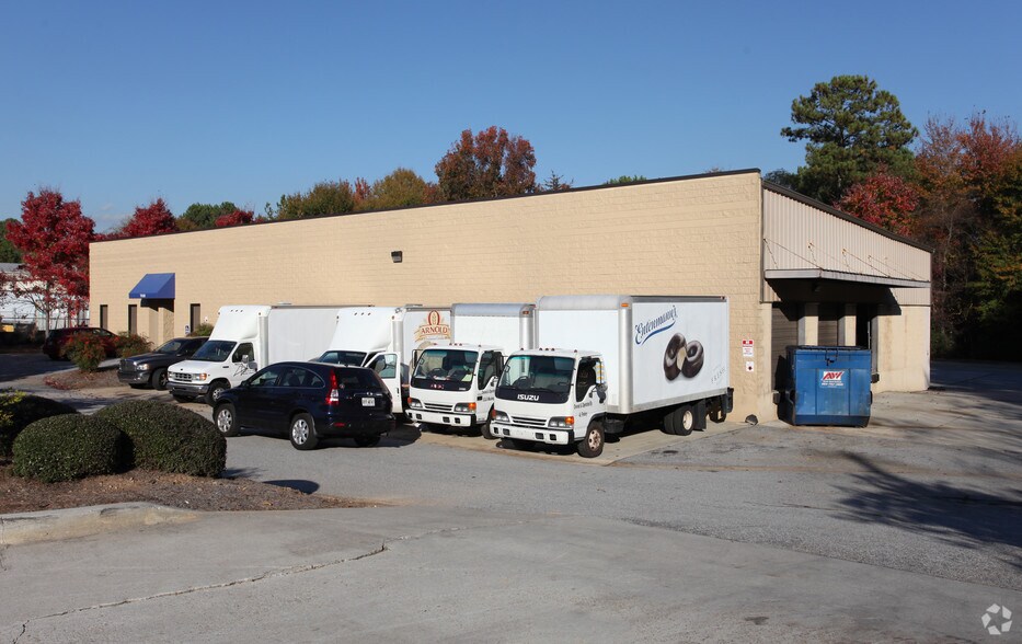 7008 Commercial Dr, Morrow, GA 30260
