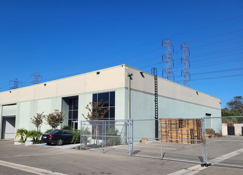 1161 E Sandhill Ave, Carson, CA for lease - Building Photo - Image 1 of 3