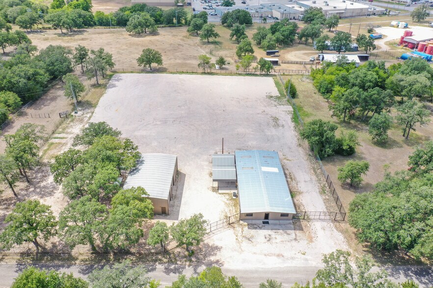 489 Turner Ln, Giddings, TX 78942