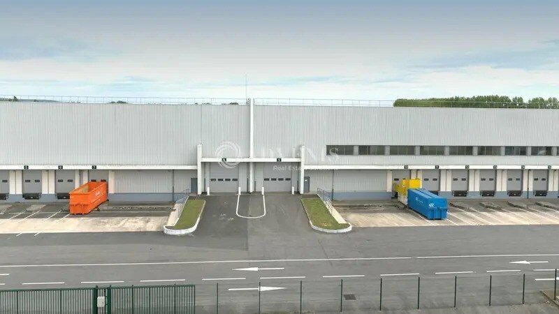 Industrial in Compans for lease - Building Photo - Image 1 of 9