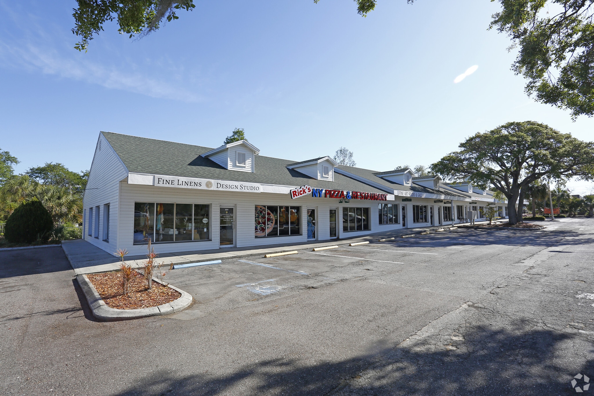 901-931 Klosterman Rd E, Tarpon Springs, FL for lease Primary Photo- Image 1 of 2