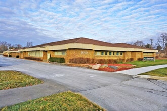 5600 W Maple Rd, West Bloomfield, MI for lease Building Photo- Image 1 of 1