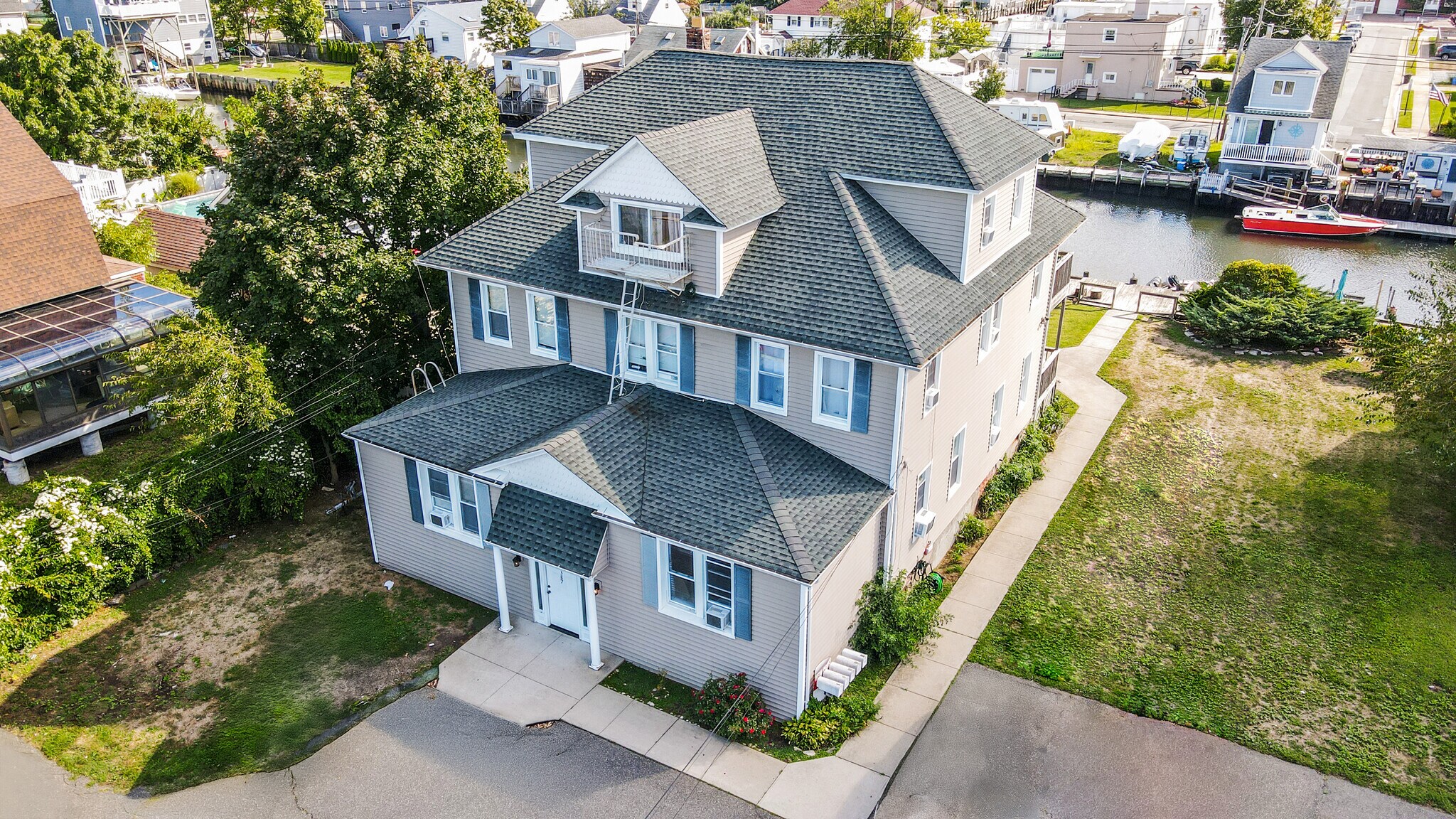 387 Guy Lombardo Ave, Freeport, NY for sale Primary Photo- Image 1 of 1