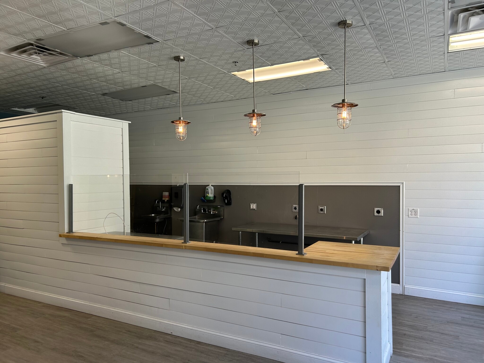 11-13 Pleasant St, Gloucester, MA for lease Interior Photo- Image 1 of 11