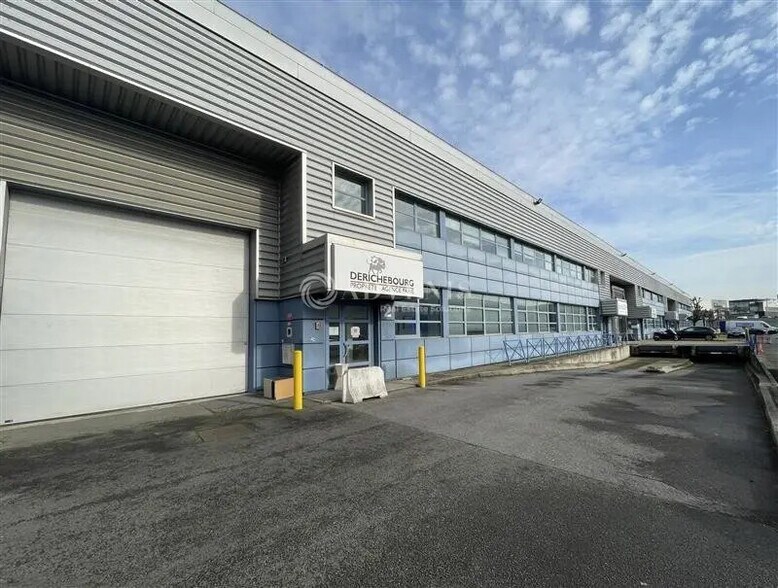 Flex in La Courneuve for lease - Building Photo - Image 2 of 6