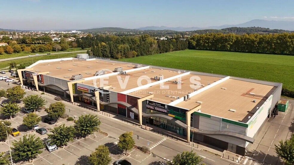 Retail in Sorgues for lease - Building Photo - Image 1 of 7