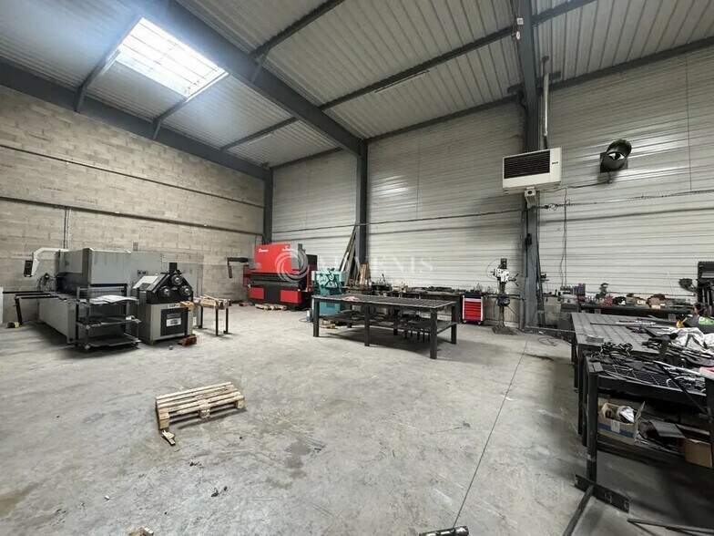 Flex in Saint-Brice-sous-Forêt for lease - Interior Photo - Image 3 of 9