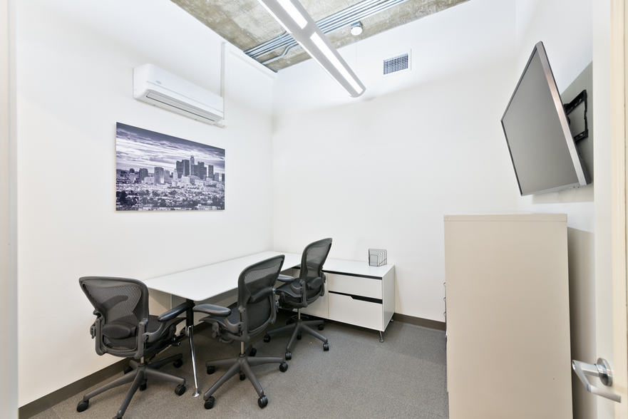 11388-11390 W Olympic Blvd, Los Angeles, CA for lease - Interior Photo - Image 2 of 9