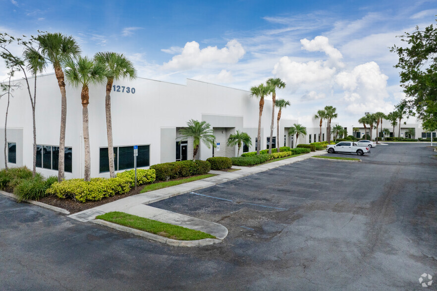 12100 Commerce Lakes Dr, Fort Myers, FL for lease - Building Photo - Image 1 of 1