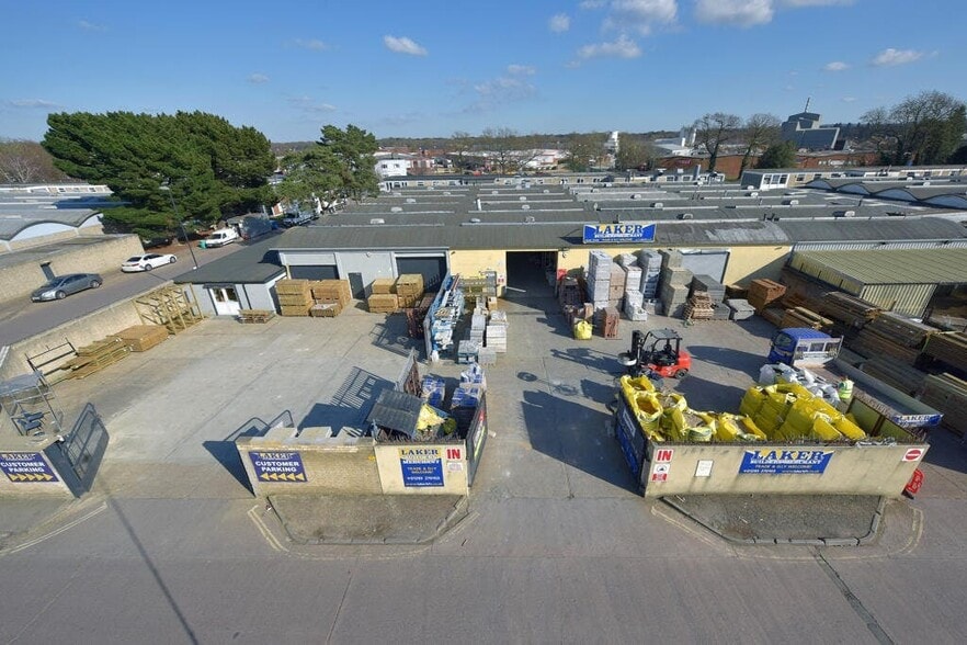 49-55 Gatwick Rd, Crawley for lease - Building Photo - Image 1 of 3