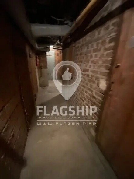 Retail in Vincennes for lease - Interior Photo - Image 3 of 6