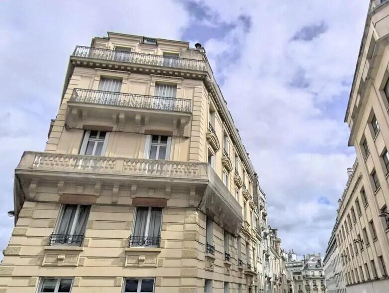 Office in Paris for lease - Building Photo - Image 1 of 8