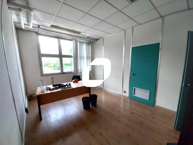 Office in Villiers-sur-Marne for lease - Interior Photo - Image 3 of 9
