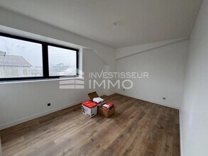 Office in Meaux for lease Interior Photo- Image 1 of 4