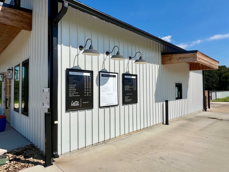 211 W Highway 70, Madill, OK for sale - Building Photo - Image 3 of 24