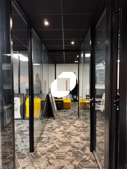 Retail in Orvault for lease - Interior Photo - Image 2 of 5