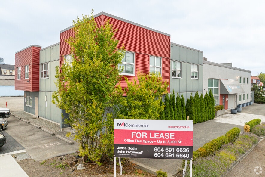 6869 Merritt Ave, Burnaby, BC for lease - Primary Photo - Image 1 of 3