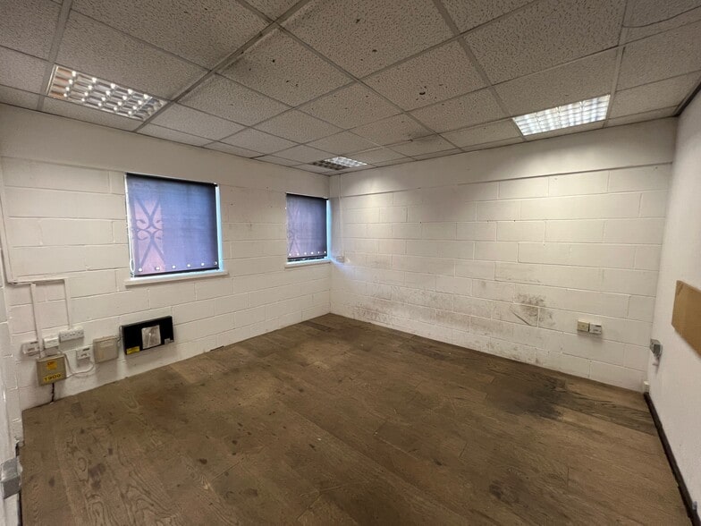 Jedburgh Ct, Gateshead for lease - Building Photo - Image 3 of 8