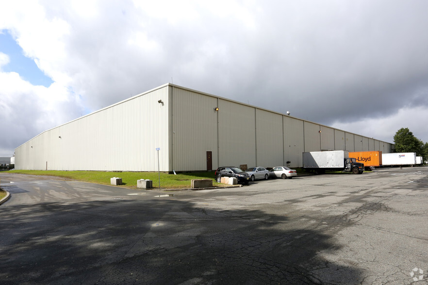 100 Middlesex Ave, Carteret, NJ for lease - Building Photo - Image 1 of 17