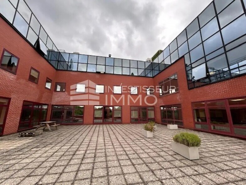 Office in Champs-sur-Marne for lease - Building Photo - Image 2 of 7