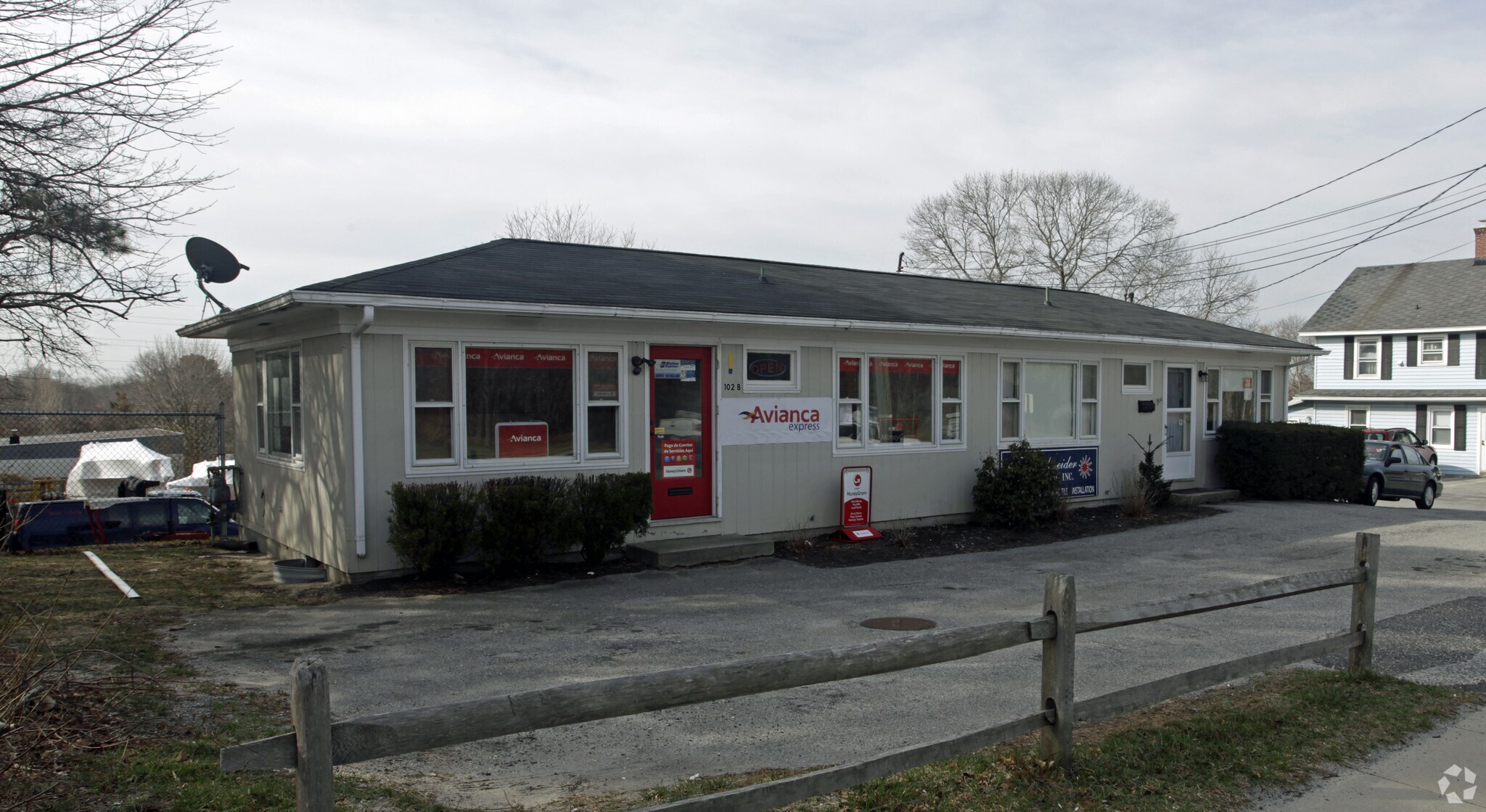 102 E Montauk Hwy, Hampton Bays, NY for sale Primary Photo- Image 1 of 1