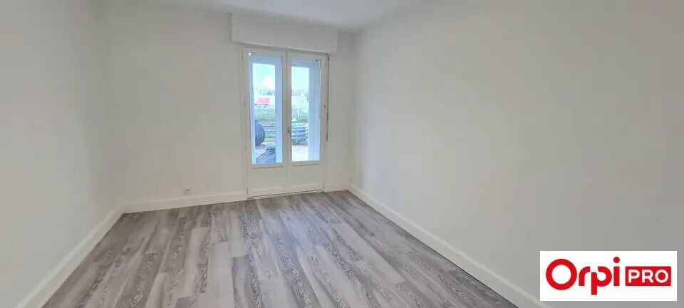 Office in Lamballe-Armor for lease Interior Photo- Image 1 of 9