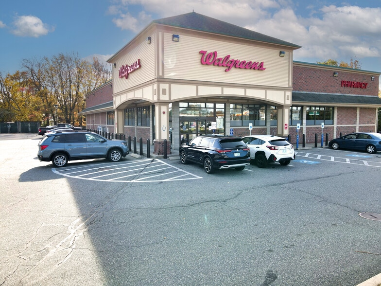 1510 Smith St, N Providence, RI for sale - Building Photo - Image 2 of 9