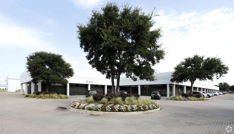 2301-2337 Gravel Dr, Fort Worth, TX for lease - Building Photo - Image 2 of 27