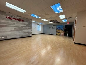 350-370 Lexington Dr, Buffalo Grove, IL for lease Interior Photo- Image 1 of 4