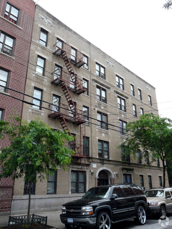 745749 Hunt's Point Ave, Bronx, NY 10474
