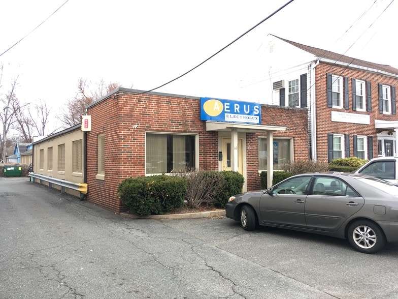 68 Westfield St, West Springfield, MA for lease - Building Photo - Image 1 of 7