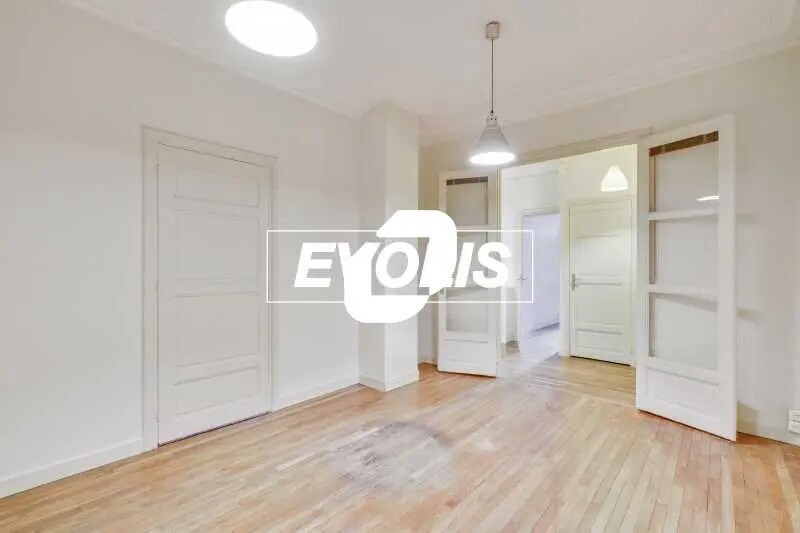 Retail in Paris for lease - Interior Photo - Image 2 of 13