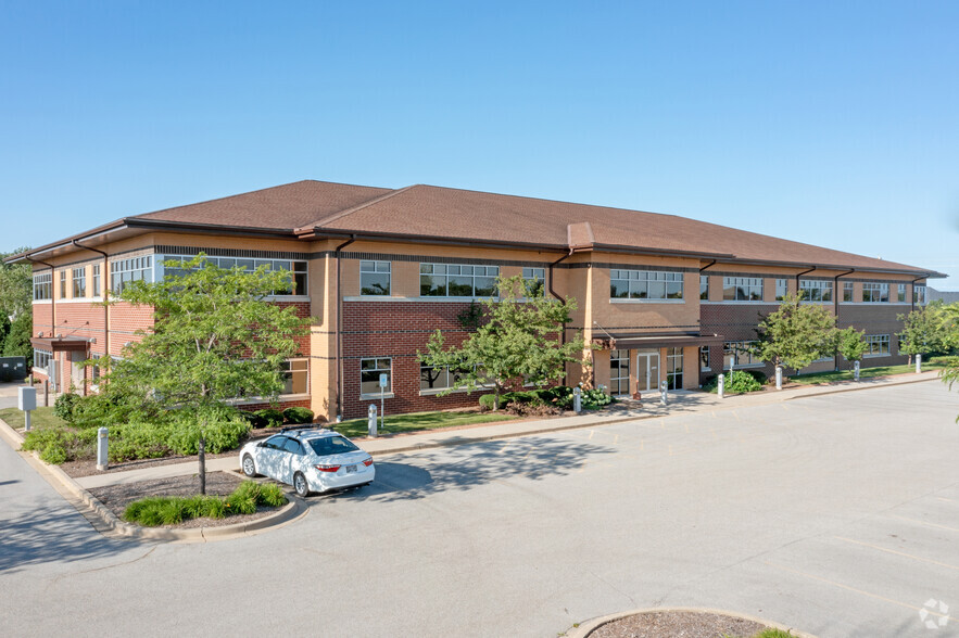 12075 N Corporate Pky, Mequon, WI for lease - Building Photo - Image 1 of 10