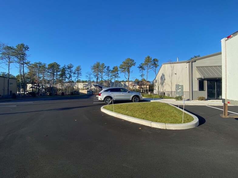 11 Evergreen Cir, Mashpee, MA for lease - Building Photo - Image 2 of 12