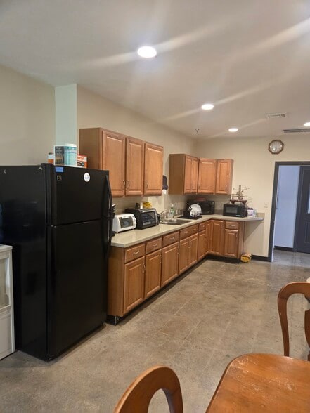 22 Robert Bonazzoli Ave, Hudson, MA for lease - Building Photo - Image 2 of 10