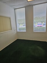 6501 Arlington Expy, Jacksonville, FL for lease Interior Photo- Image 2 of 7