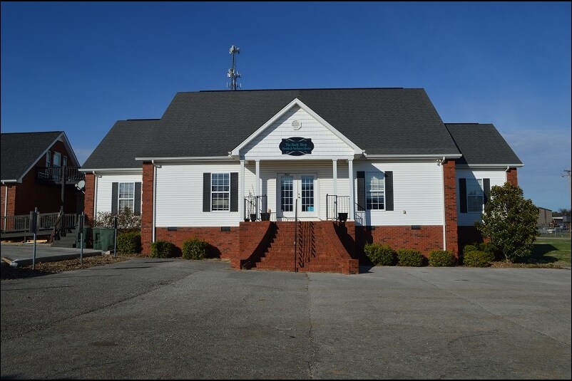 1804 Sharp Springs Rd, Winchester, TN 37398